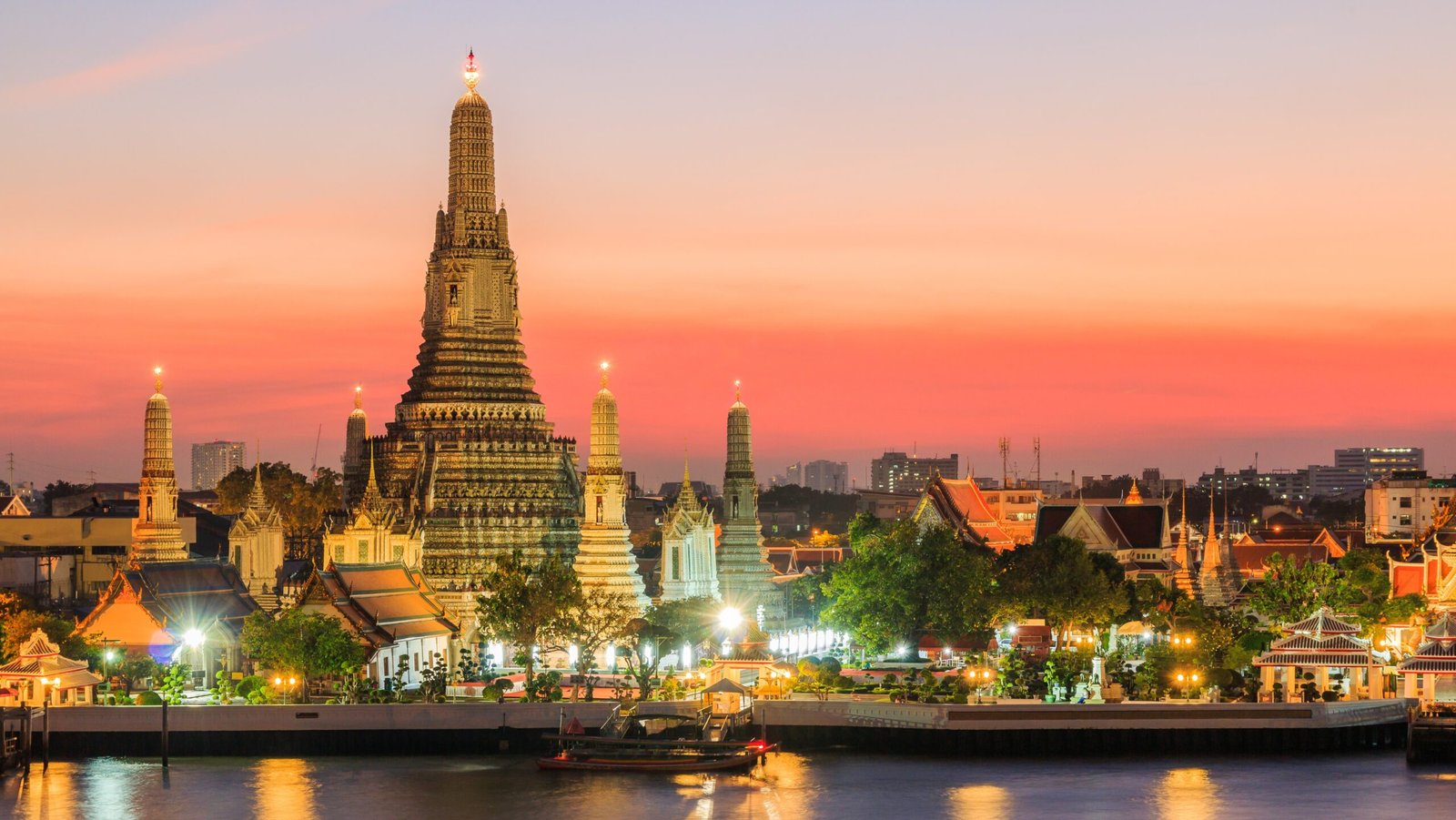 Wat Arun Temple in Bangkok at sunset