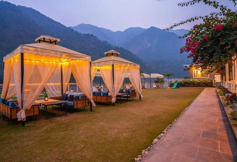 7 Hostels to Stay in India Before You Turn 30